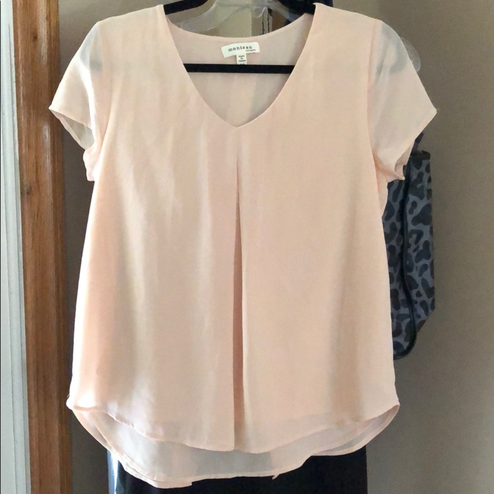 ⭐️SOLD☀️Monteau blouse/longer in back NWT